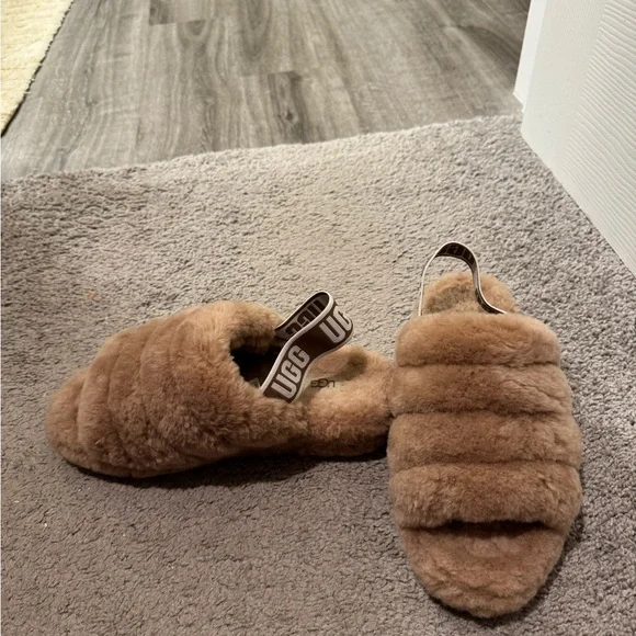 Cozy Tan Furry Women's Slippers - Picture 3 of 5